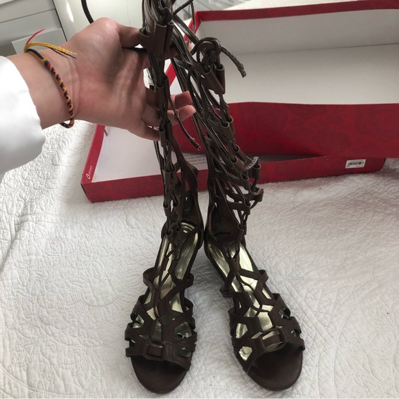 Carlos Santana lace up gladiator sandals , color brown - Picture 5 of 6